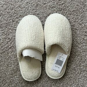NWT Barefoot Dreams Slippers